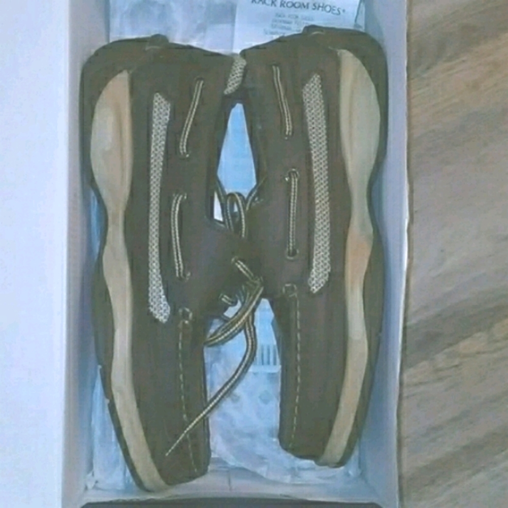 Shoes - Picture 3 of 4